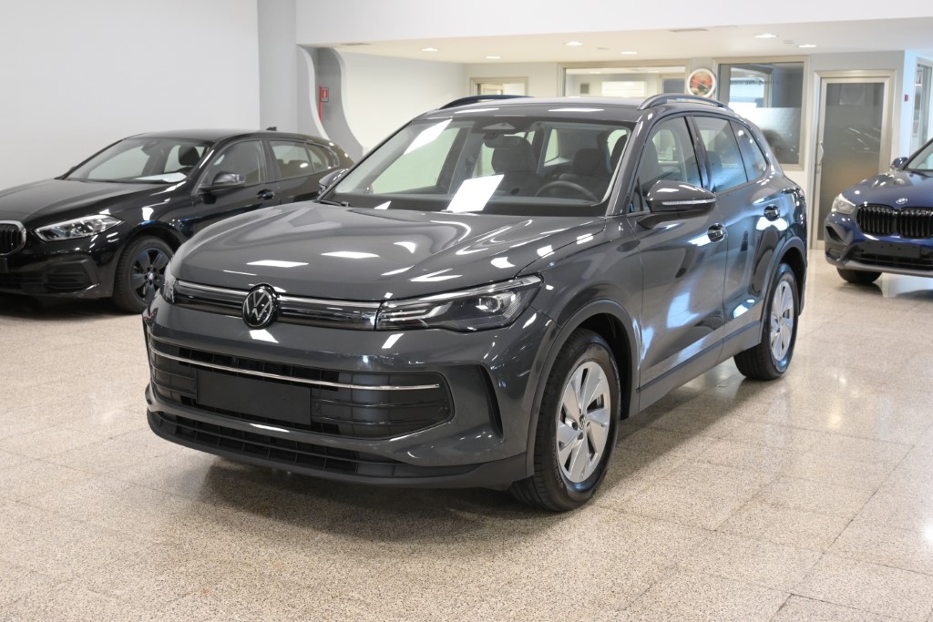 VOLKSWAGEN Tiguan 2.0 tdi 150cv dsg life ( mirror - pdc - telecamera post. - ambient lights - digital cockpit - fari led - adaptive cruise control - park assist ) km 16000